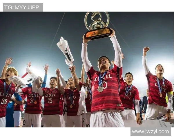 广岛三箭与鹿岛鹿角的激烈对决展现日本足球的魅力与实力